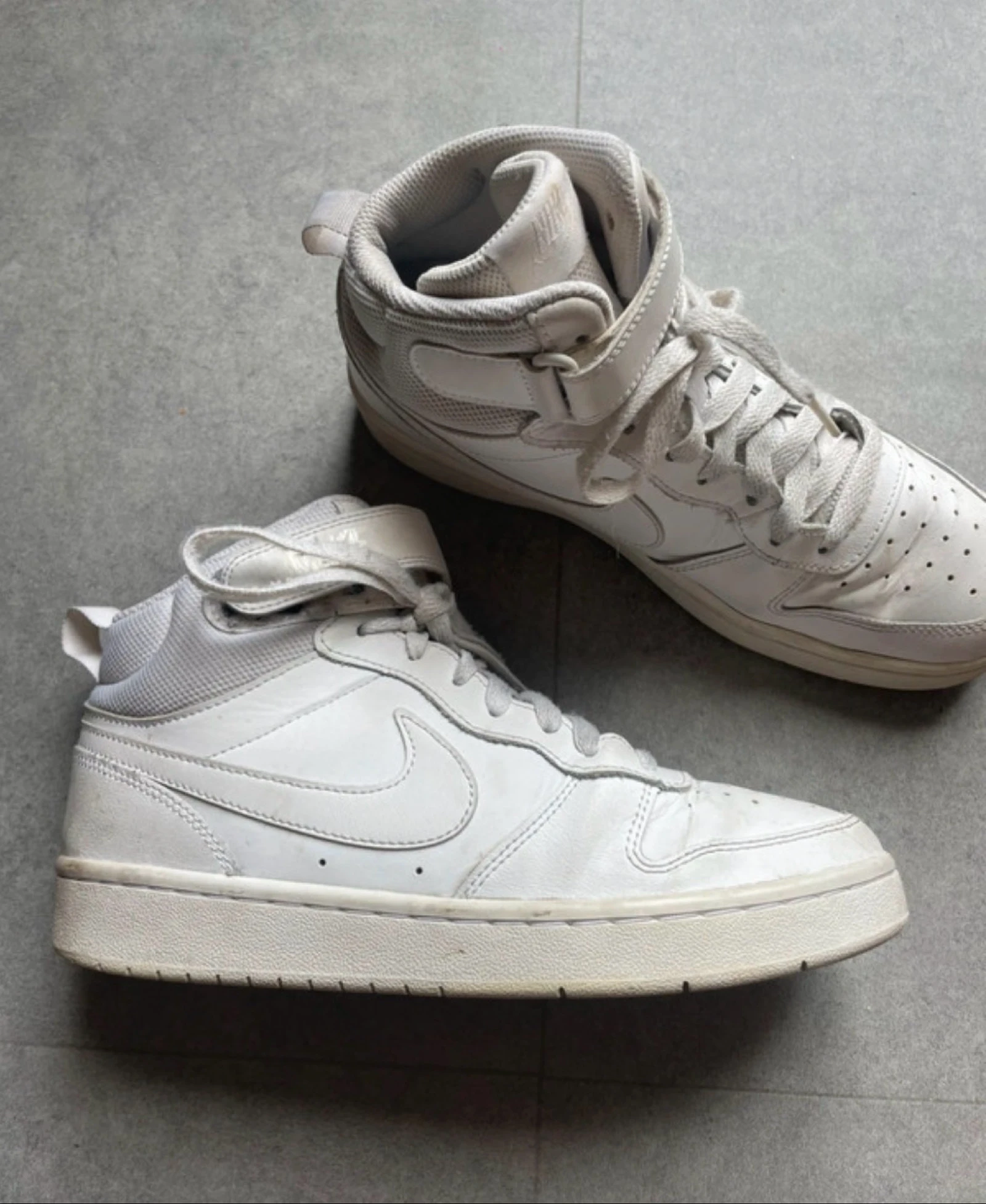 white Nike high-top lace-up sneaker – photo 2